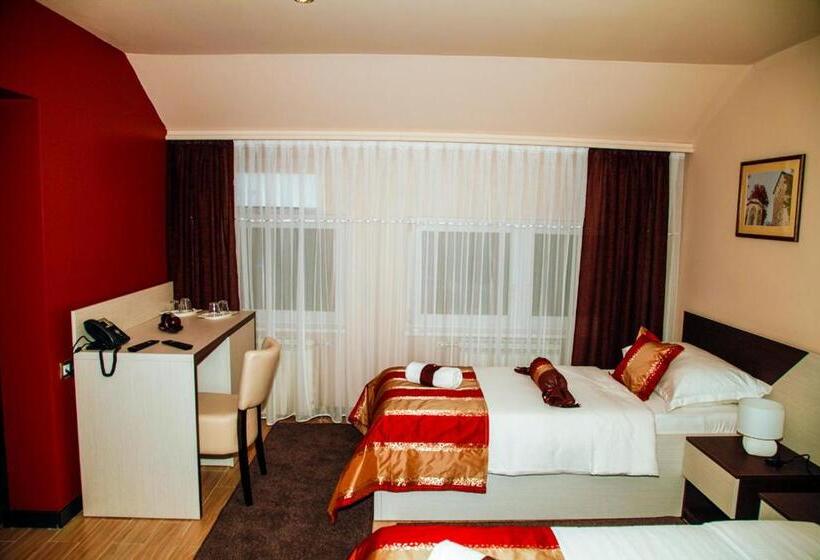 اتاق خانوادگی, Motel Korzo