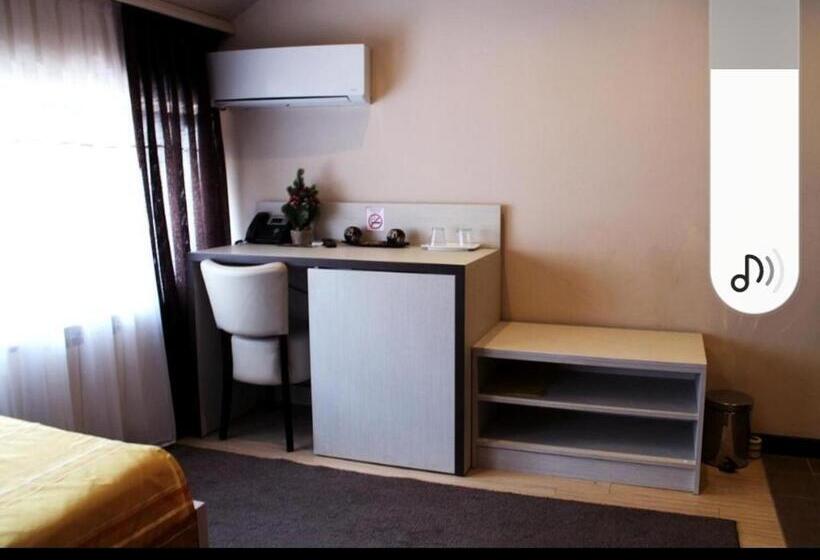 اتاق استاندارد سه نفره, Motel Korzo