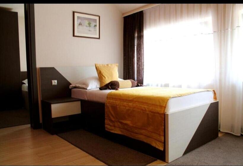 اتاق استاندارد سه نفره, Motel Korzo