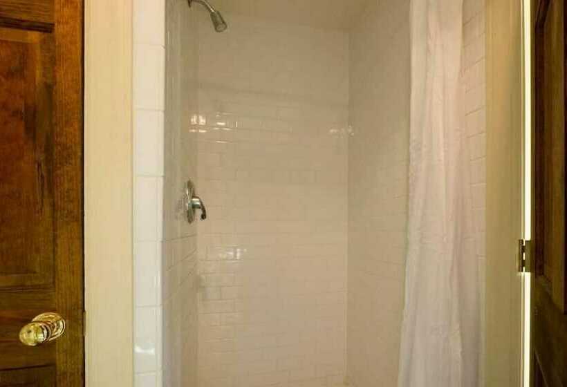 Номер Стандарт, The Buck School Inn