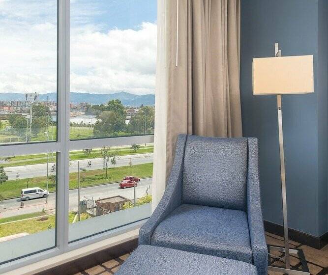 带2个双人床的标准工作室, Hilton Garden Inn Bogota Airport