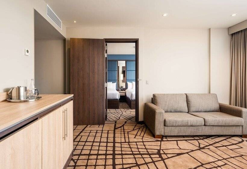 带2个双人床的标准工作室, Hilton Garden Inn Bogota Airport