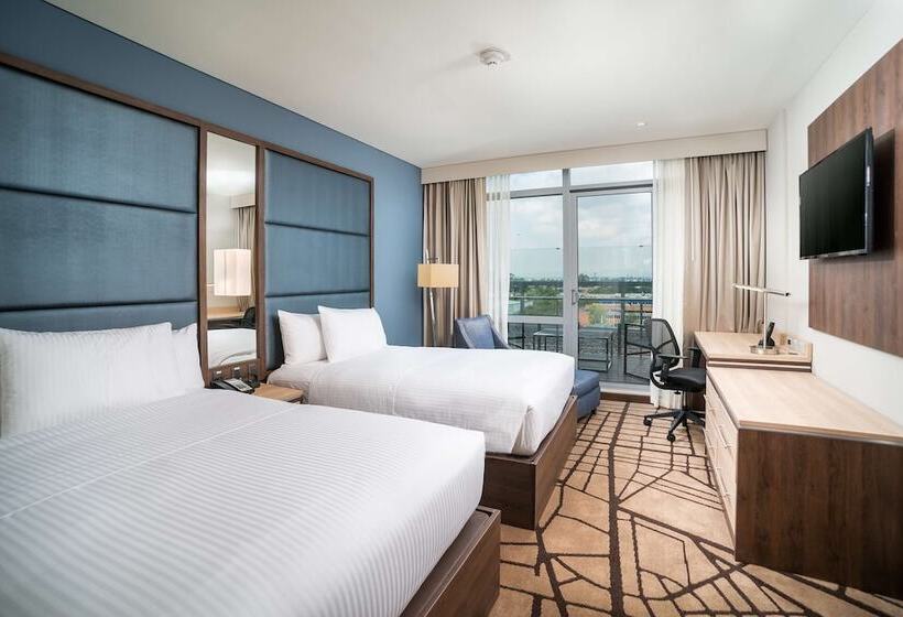 带2个双人床的标准工作室, Hilton Garden Inn Bogota Airport
