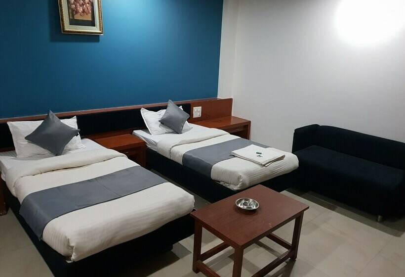 豪华房间, Pleasure Inn