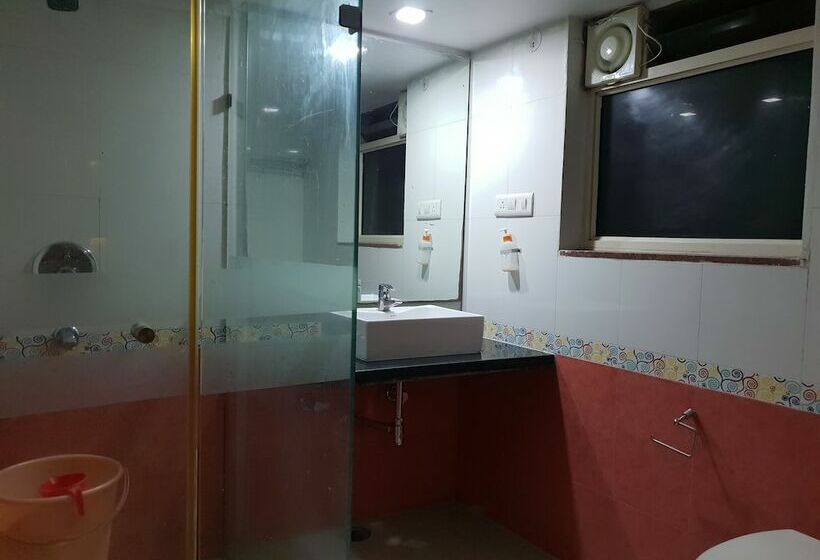 豪华房间, Pleasure Inn