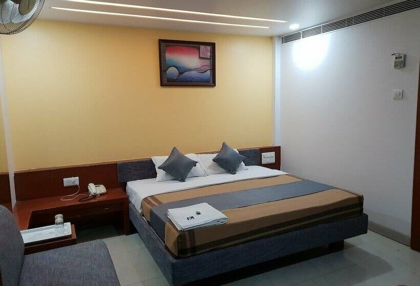 豪华房间, Pleasure Inn