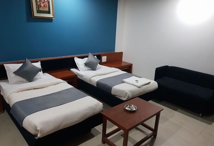 豪华房间, Pleasure Inn