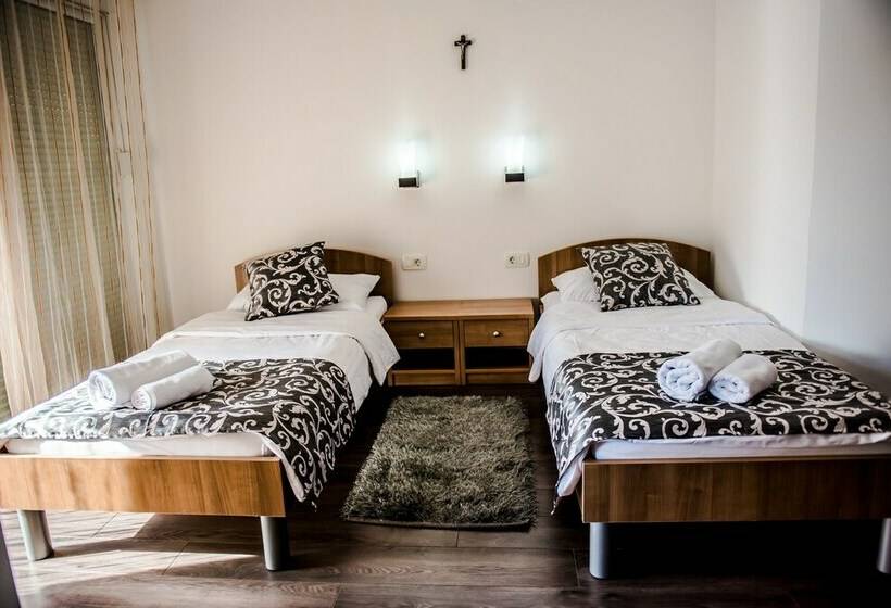 اتاق استاندارد سه نفره, Villa Monako