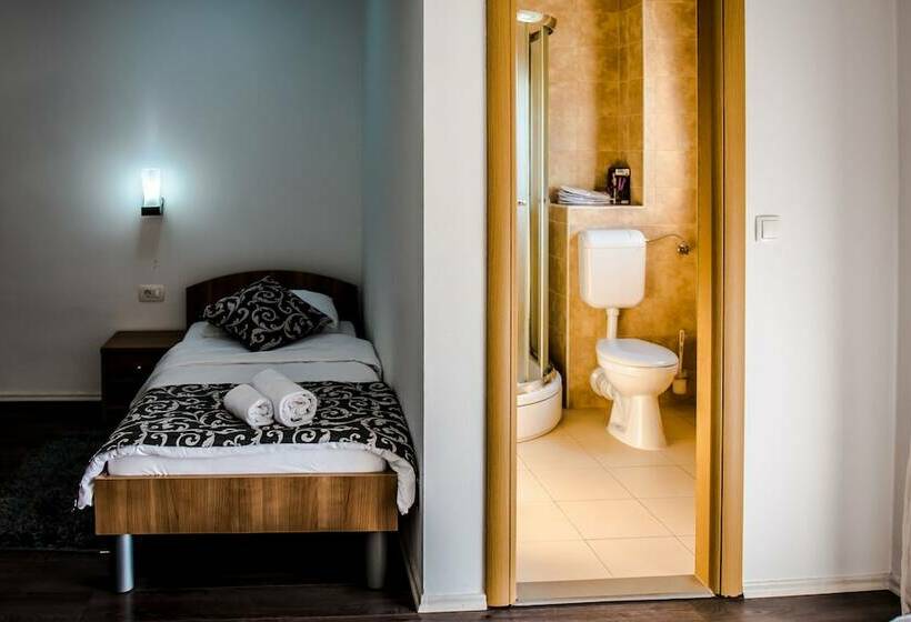 اتاق استاندارد سه نفره, Villa Monako