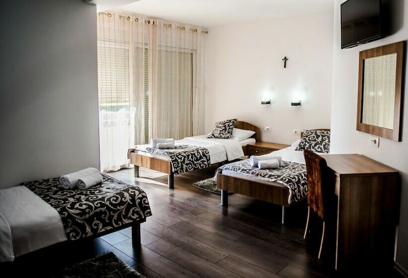 اتاق استاندارد سه نفره, Villa Monako