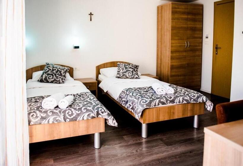 اتاق استاندارد سه نفره, Villa Monako