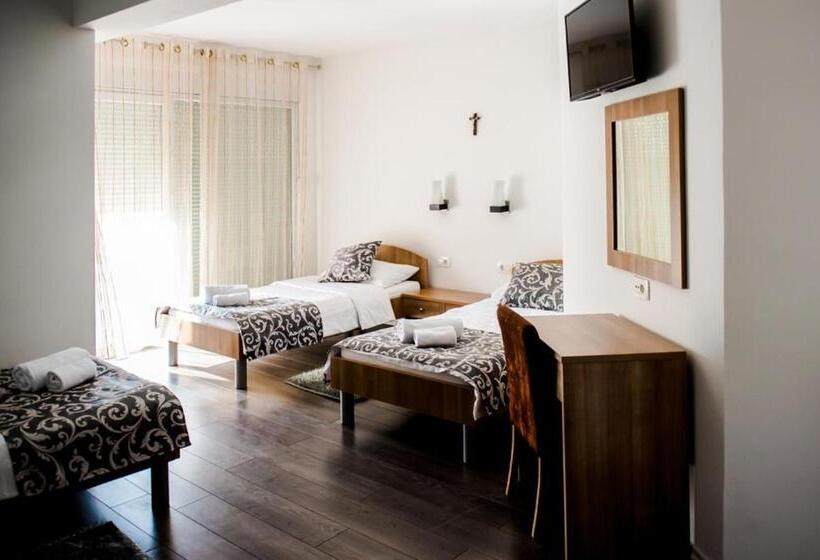 اتاق استاندارد سه نفره, Villa Monako