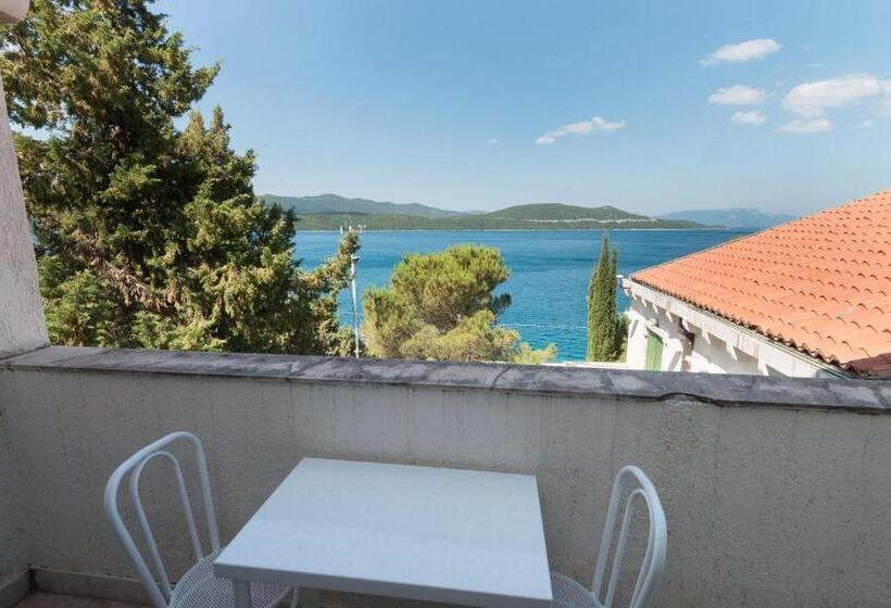 2 Bedroom Suite with Terrace, Zenit Neum