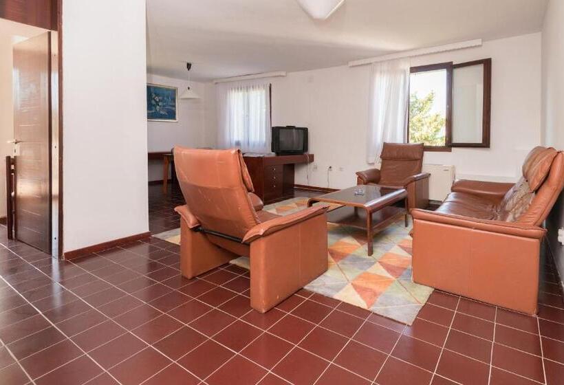 2 Bedroom Suite with Terrace, Zenit Neum