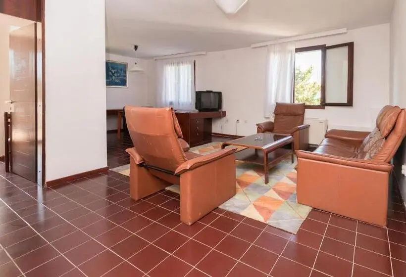 2 Bedroom Suite with Terrace, Zenit Neum