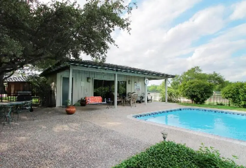 プールの見える1ベッドルームアパートメント, Live Oaks Bed And Breakfast