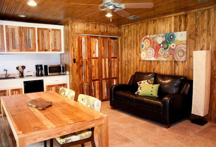 带1个卧室的豪华公寓, Live Oaks Bed And Breakfast