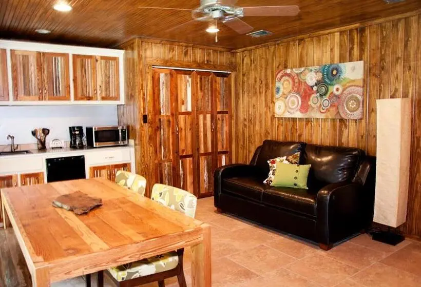 1ベッドルームのデラックスアパートメント, Live Oaks Bed And Breakfast