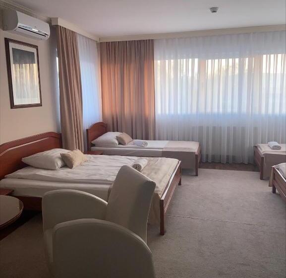 اتاق خانوادگی, New Milenium