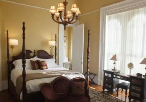 キングサイズベッドのデラックススイート, The Pepin Mansion B&b On Mansion Row   10 Min To Start Of The Bourbon Trail