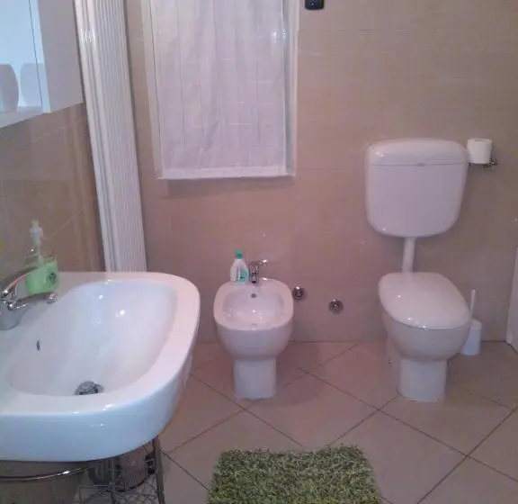 اتاق لوکس با تخت بزرگ, B&b In Arena L' Opera