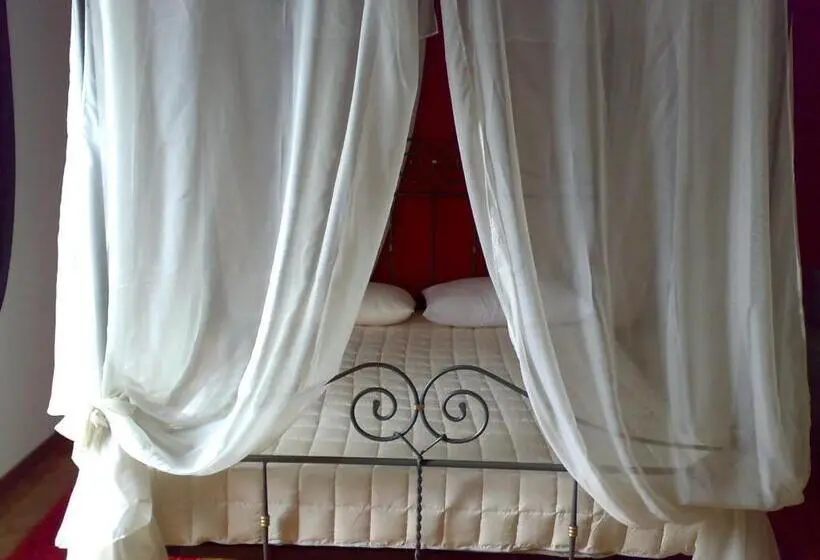 اتاق لوکس با تخت بزرگ, B&b In Arena L' Opera