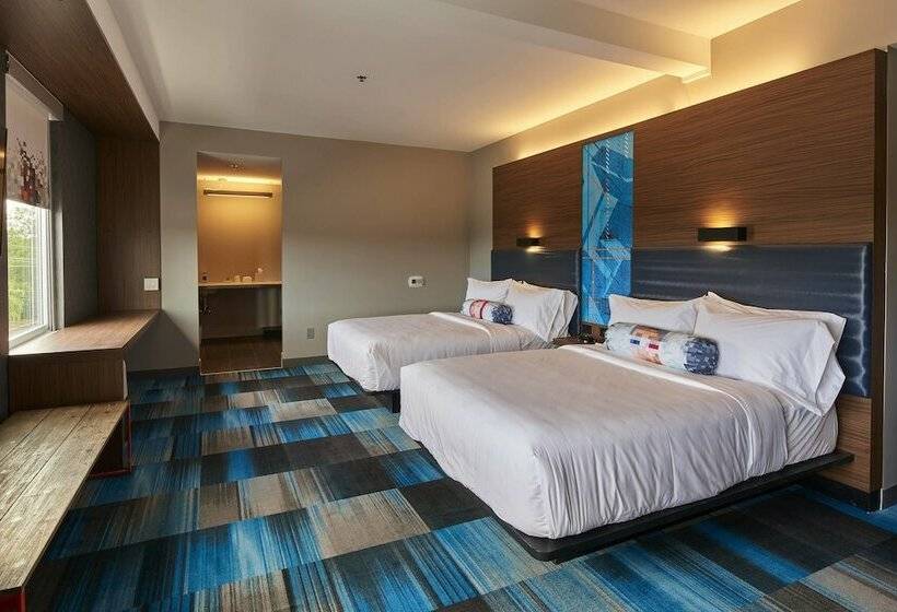 带2个双人床的标准工作室, Aloft Cleveland Airport
