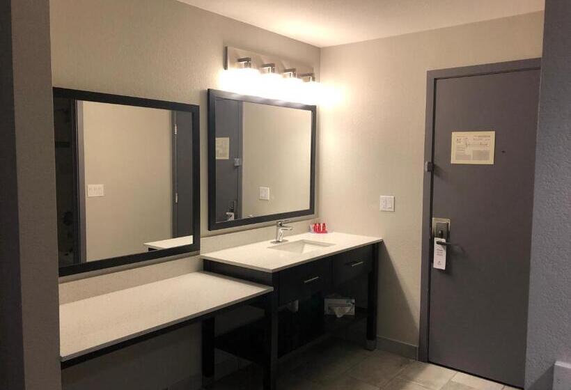 غرفة قياسية سرير ملكى لذوى الإحتياجات الخاصة, Baymont By Wyndham Moses Lake