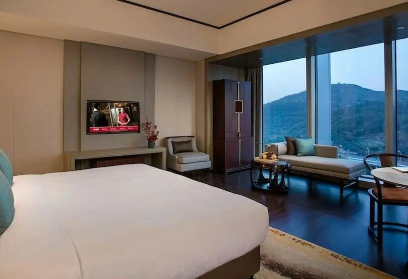 ビジネスルーム, Hualuxe Xiamen Haicang Habour View An Ihg