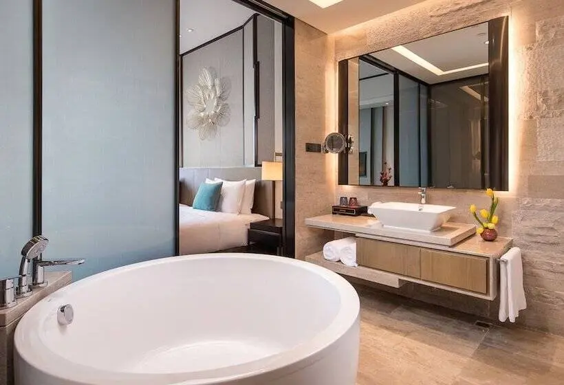景色の見えるダブルベッドスタンダードルーム, Hualuxe Xiamen Haicang Habour View An Ihg