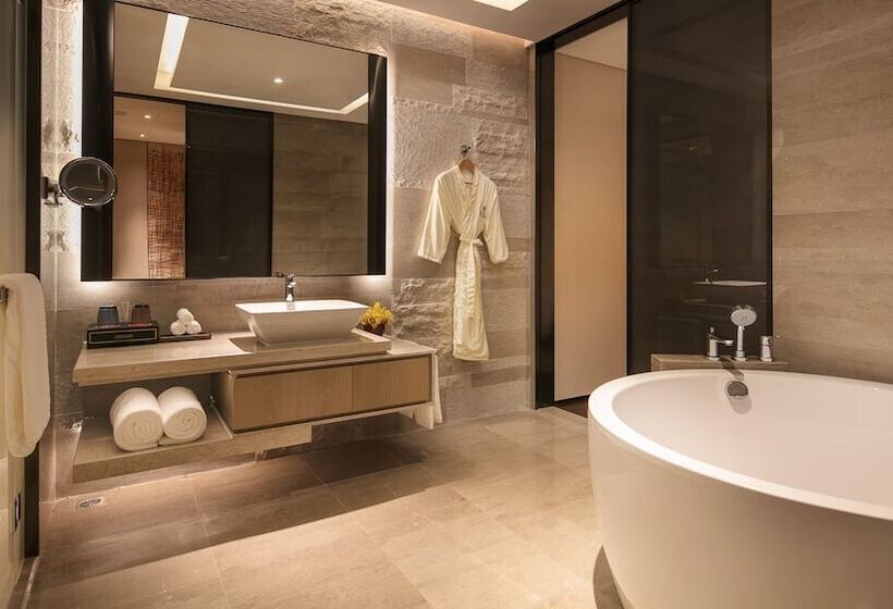 חדר סטנדרט מיטה זוגית עם נוף, Hualuxe Xiamen Haicang Habour View   An Ihg