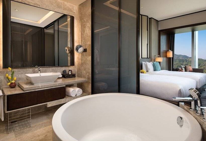 חדר סטנדרט מיטה זוגית עם נוף, Hualuxe Xiamen Haicang Habour View   An Ihg