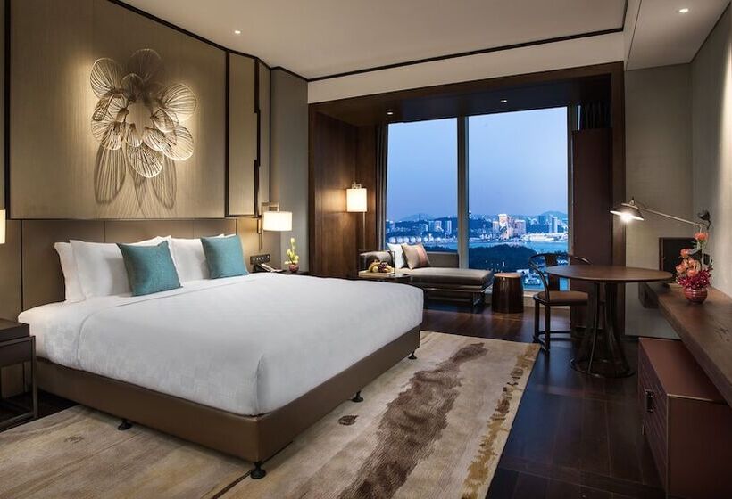 חדר סטנדרט מיטה זוגית עם נוף, Hualuxe Xiamen Haicang Habour View   An Ihg