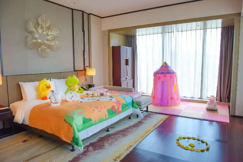 キングサイズベッドのスタンダードルーム, Hualuxe Xiamen Haicang Habour View An Ihg