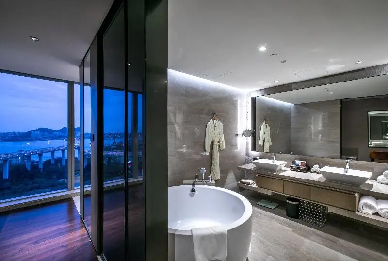 シングルデラックスルーム, Hualuxe Xiamen Haicang Habour View An Ihg