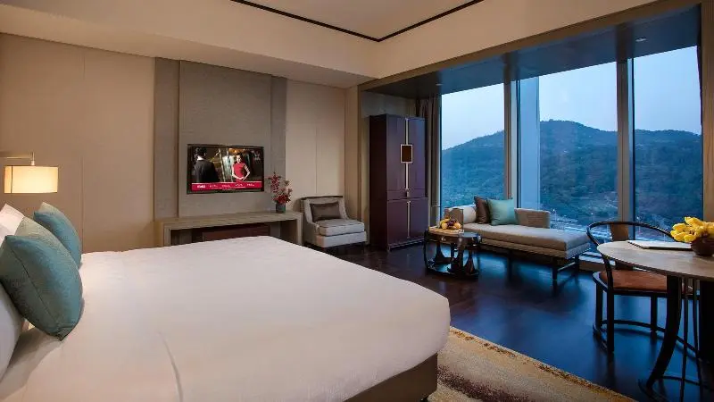 キングサイズベッドのスタンダードルーム, Hualuxe Xiamen Haicang Habour View An Ihg