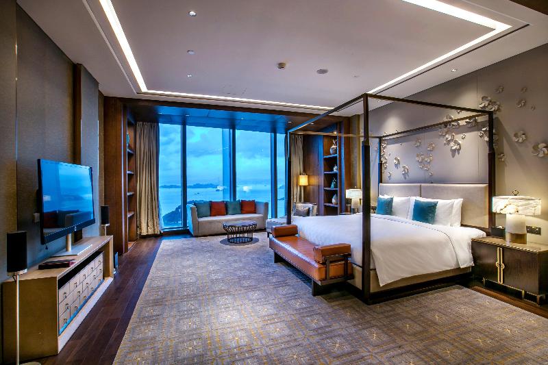 总统套房, Hualuxe Xiamen Haicang Habour View   An Ihg