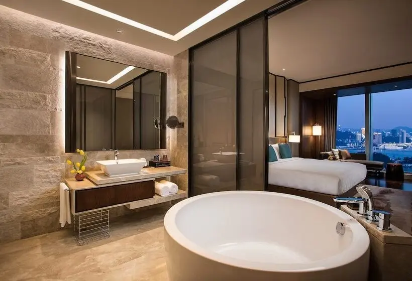景色の見えるダブルベッドスタンダードルーム, Hualuxe Xiamen Haicang Habour View An Ihg