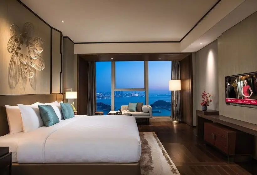 景色の見えるダブルベッドスタンダードルーム, Hualuxe Xiamen Haicang Habour View An Ihg