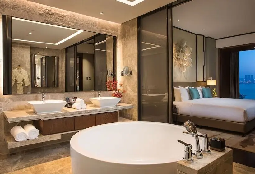 景色の見えるダブルベッドスタンダードルーム, Hualuxe Xiamen Haicang Habour View An Ihg