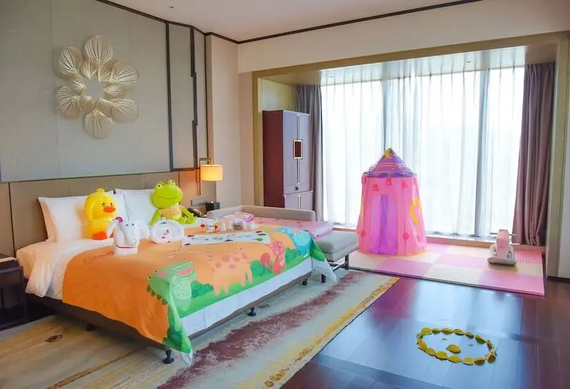 景色の見えるダブルベッドスタンダードルーム, Hualuxe Xiamen Haicang Habour View An Ihg