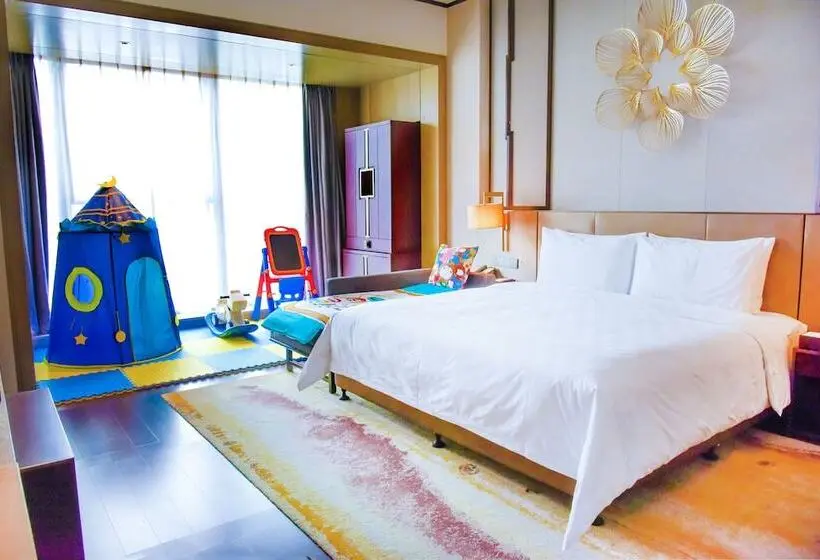 景色の見えるダブルベッドスタンダードルーム, Hualuxe Xiamen Haicang Habour View An Ihg