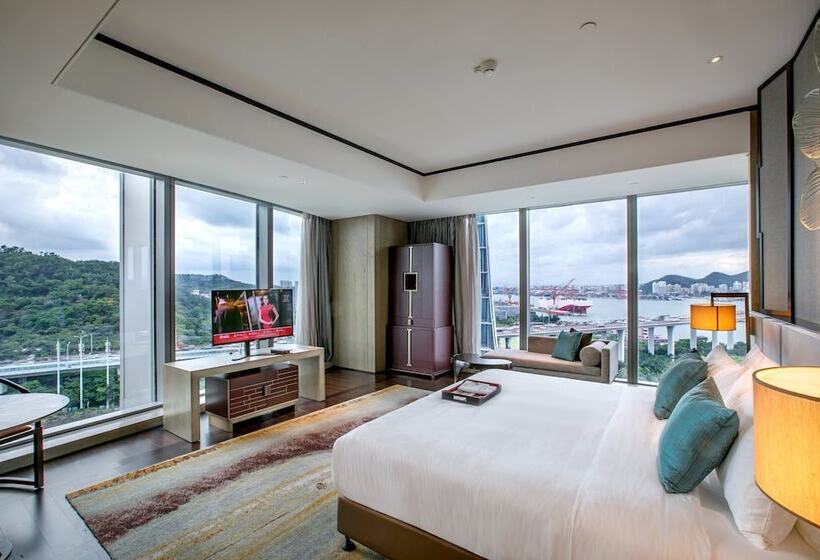 חדר סטנדרט מיטה זוגית עם נוף, Hualuxe Xiamen Haicang Habour View   An Ihg