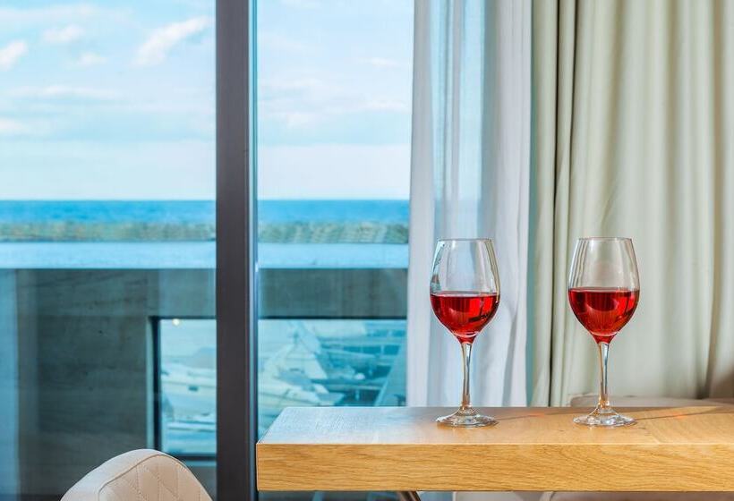 جناح مطلّ علي البحر, Porto Marine