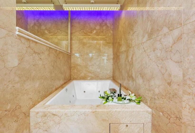 جناح مطلّ علي البحر, Porto Marine