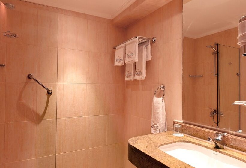 سوییت جونیور, The Grand Plaza Hotel Smouha