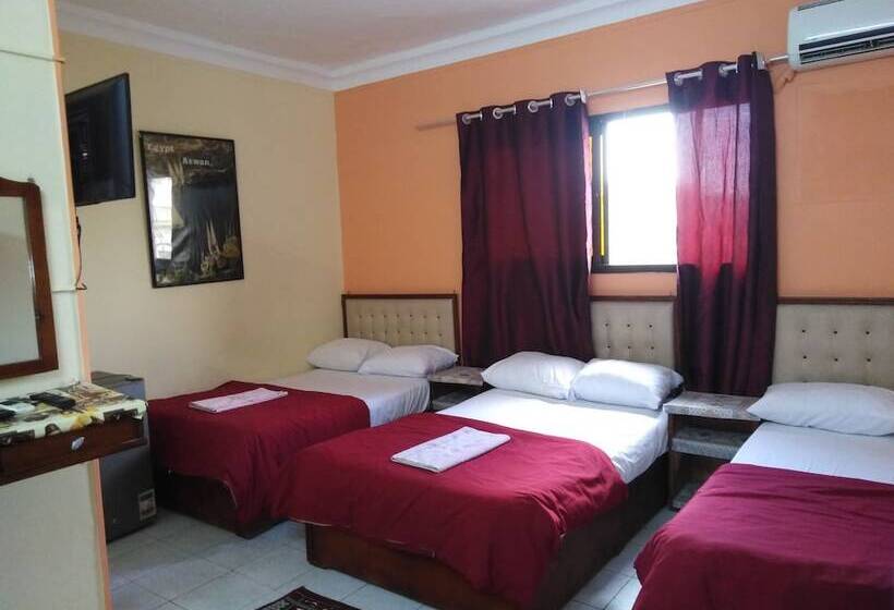 اتاق استاندارد سه نفره, New Palace