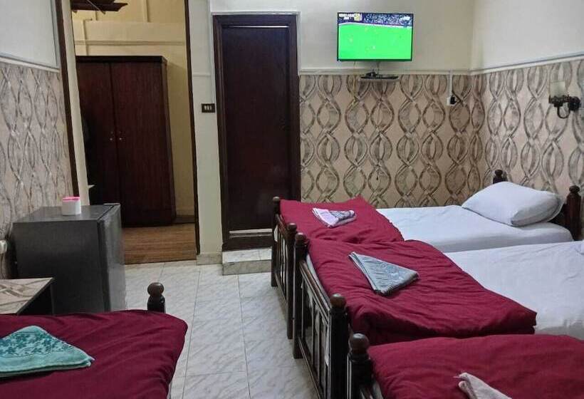 اتاق استاندارد چهار تخته, New Palace