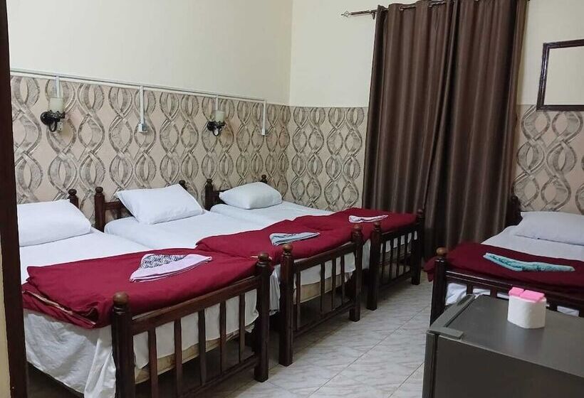 اتاق استاندارد چهار تخته, New Palace