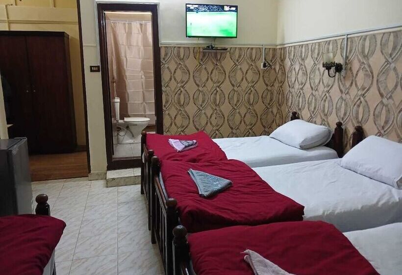 اتاق استاندارد چهار تخته, New Palace